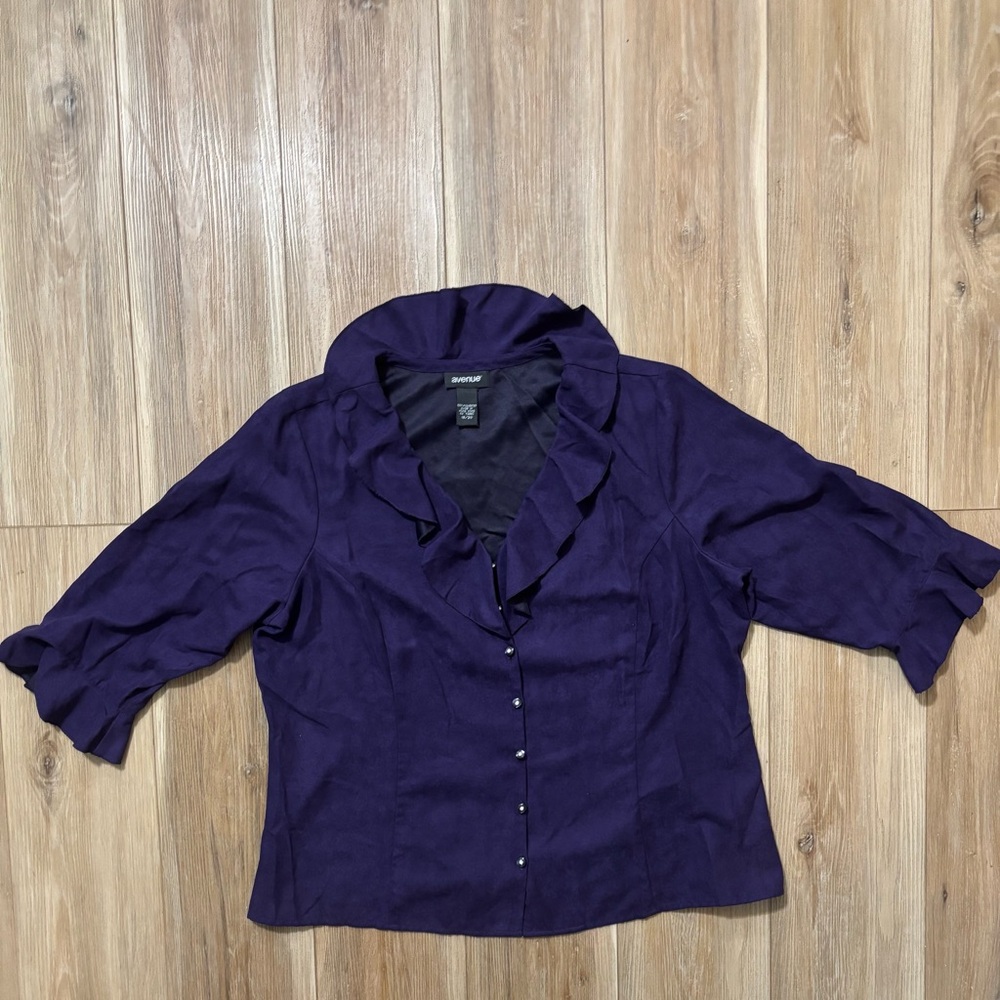 Avenue brand purple blouse V-neck, ruffle details, 3/4 sleeves Size 18/20